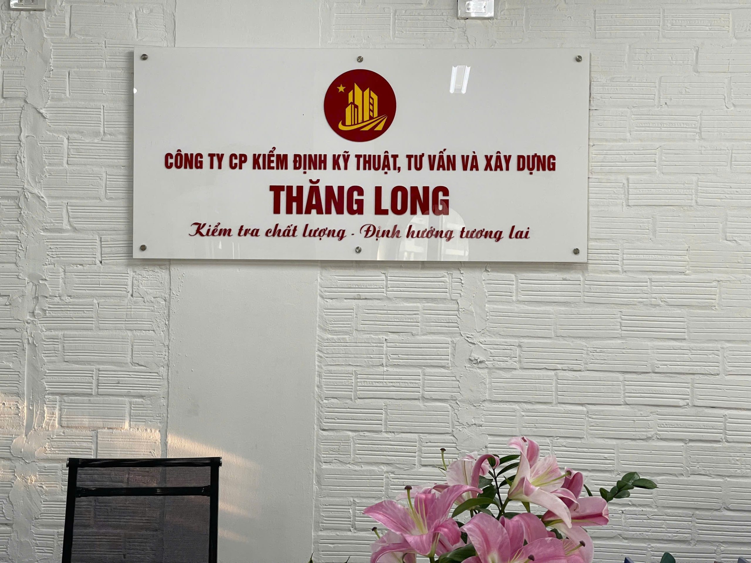 Tòa làm việc chính